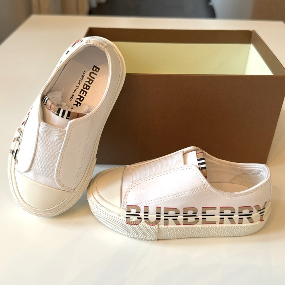 Unisex Burberry Mini Larkhall low top- slip in sneakers for toddler size 23/6